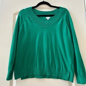 J. Jill Kelly green lightweight v neck raglan style sweater. Spring/summer. L